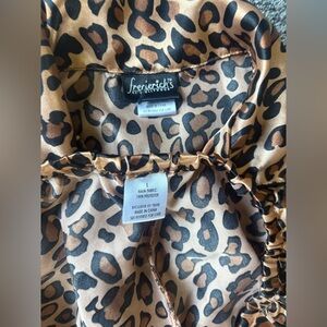 FREDERICK’s OF HOLLYWOOD Silky Leopard Pajamas! Top size-M Bottoms size- L WOW!